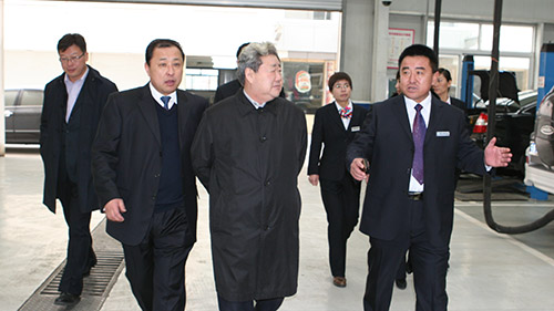 1月10日下午，自治区党委常委、自治区副主席齐同生莅临视察指导广汽丰田上陵丽景店工作。